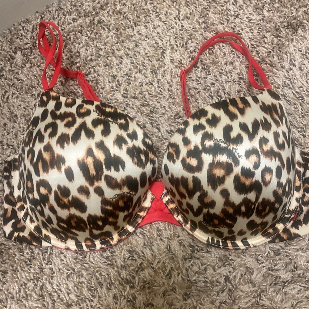 Victoria’s Secret very sexy push-up bra
